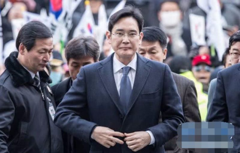 崔雪莉“自杀”：恐怖的韩国娱乐圈