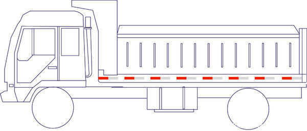 敢冒险罚200元&nbsp;奔驰6驱皮卡情迷反光贴