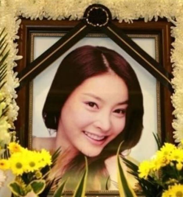 崔雪莉“自杀”：恐怖的韩国娱乐圈