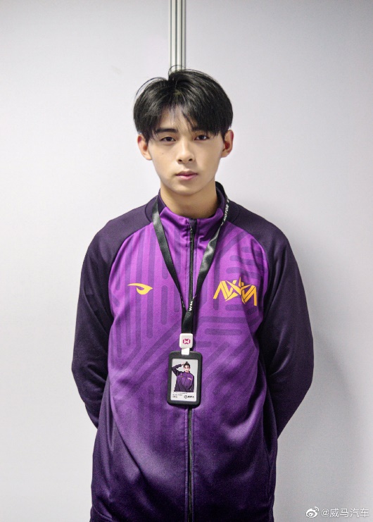 威马汽车在官方微博上宣布了另一喜讯:nv-xqf战队全体成员(paraboy