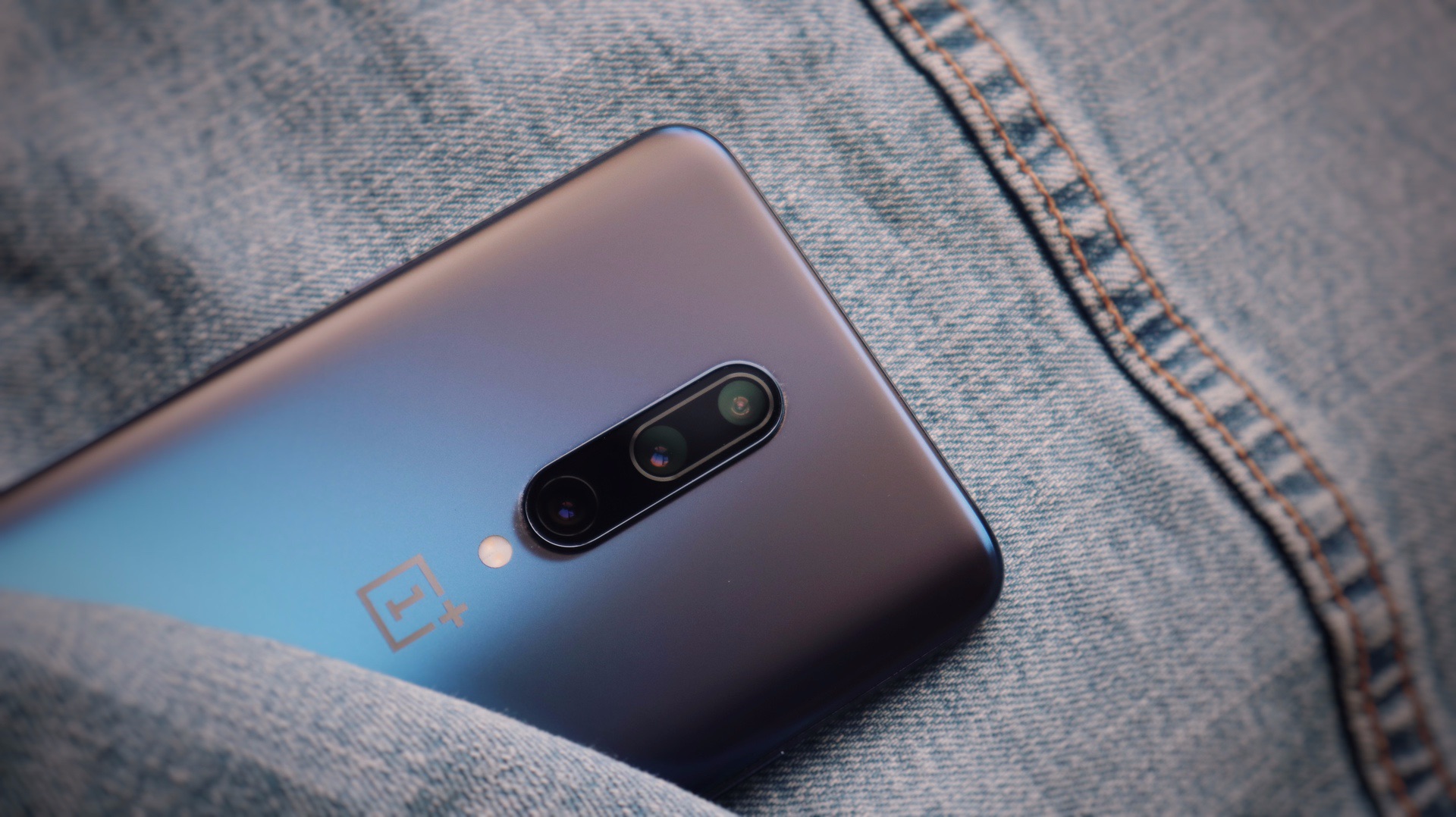 OnePlus 7 Pro：屏幕长板推高“旗舰”定义标准| 凰家评测