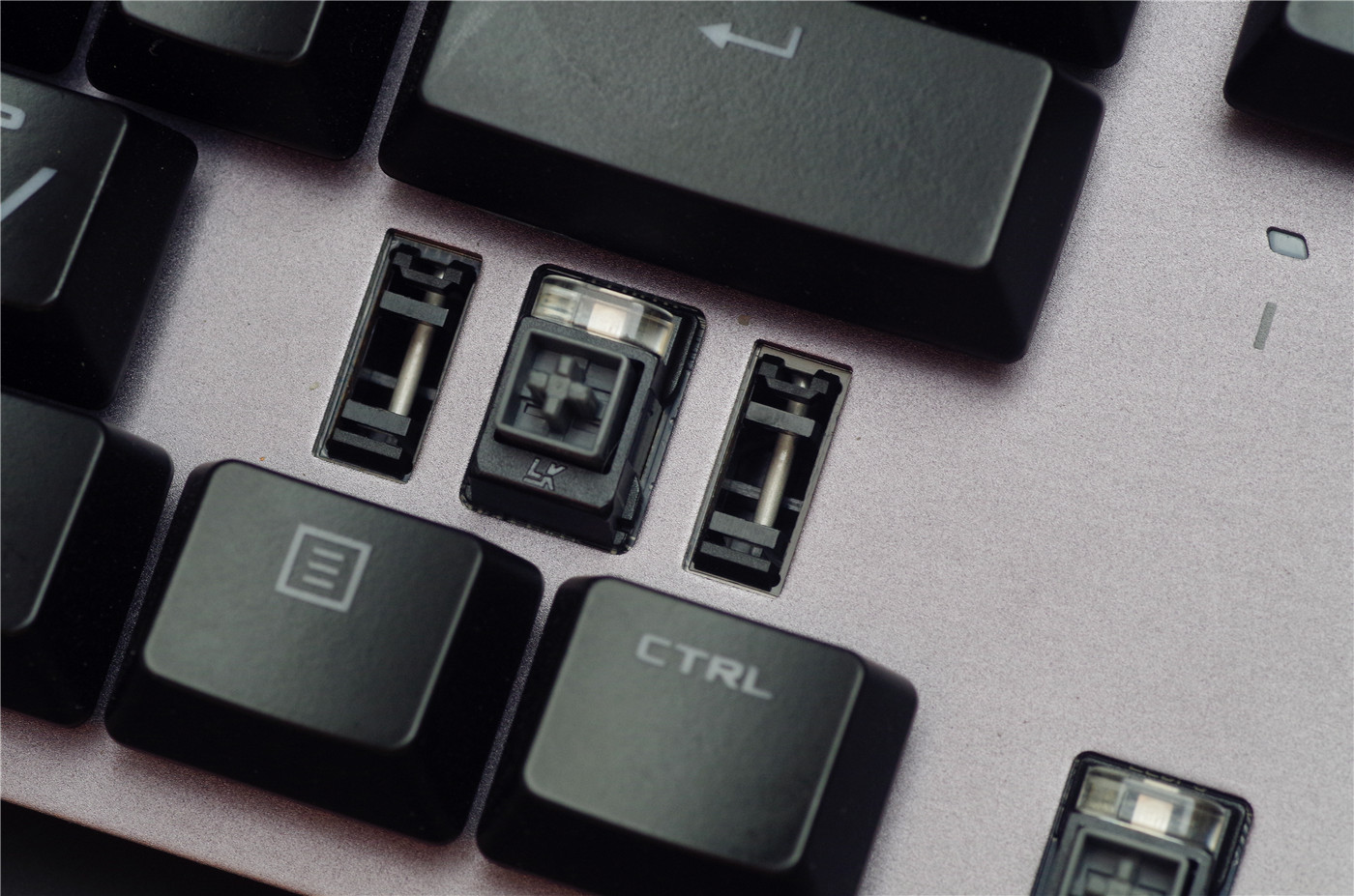 可在泥浆里翻滚的特工，华硕TUF GAMING K7光轴电竞键盘评测