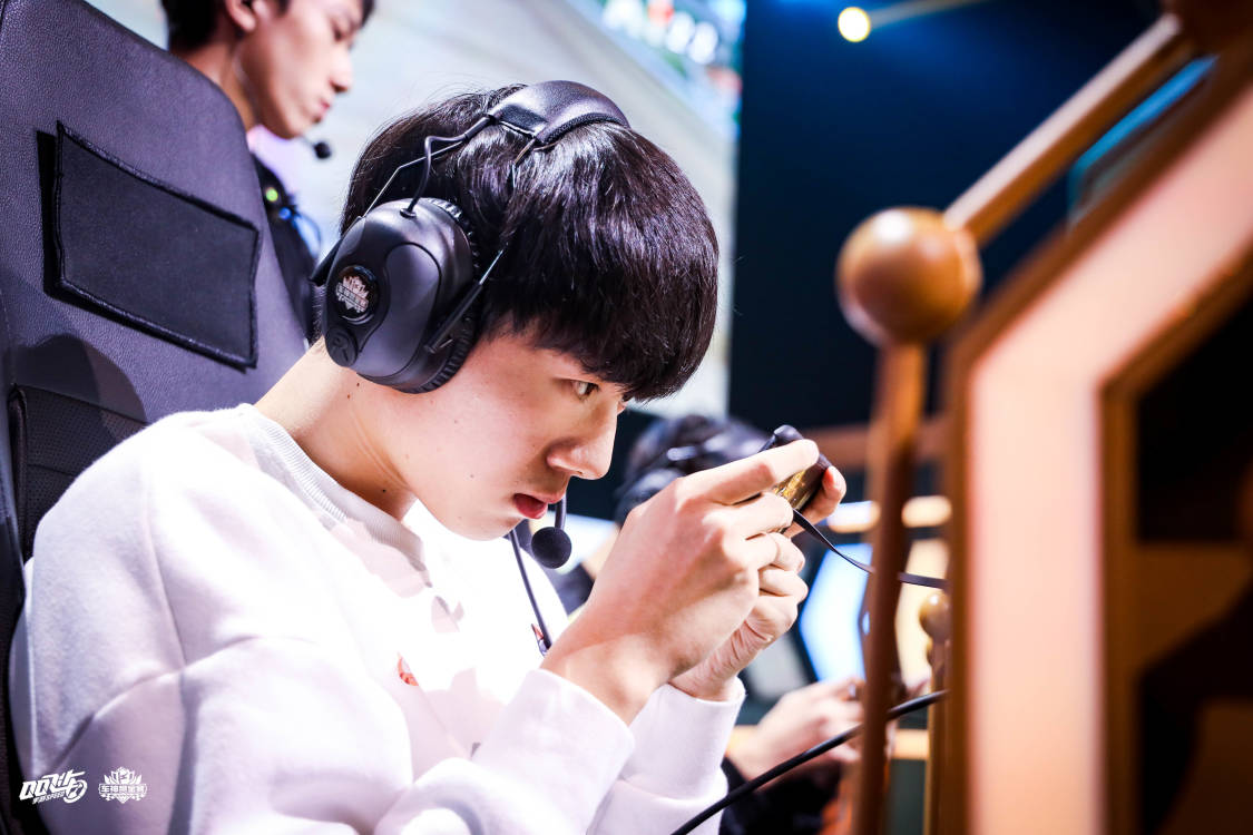 赏金赛快讯qg宁清火力全开打破rngm云海全胜战绩