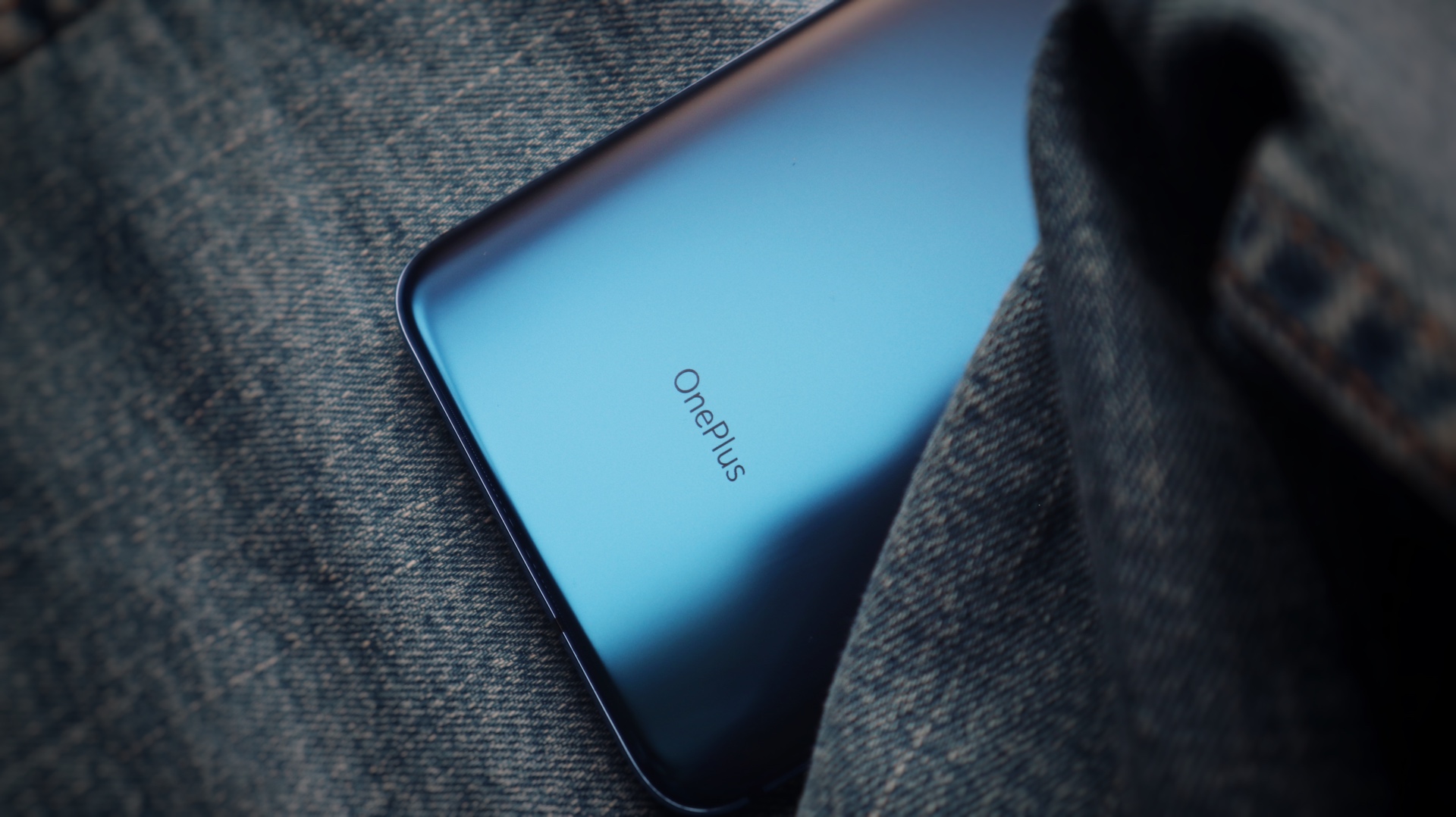 OnePlus 7 Pro：屏幕长板推高“旗舰”定义标准| 凰家评测