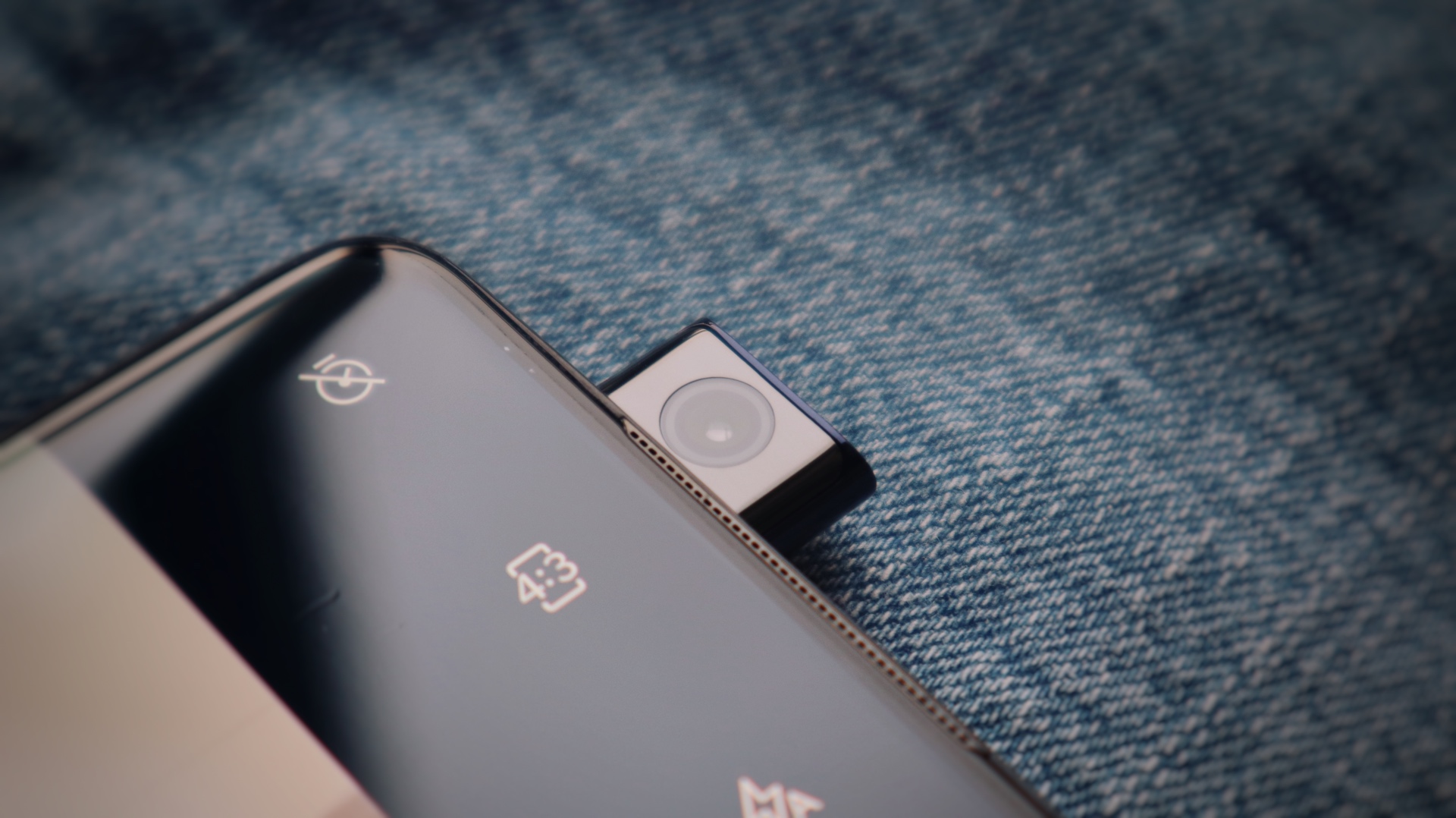 OnePlus 7 Pro：屏幕长板推高“旗舰”定义标准| 凰家评测